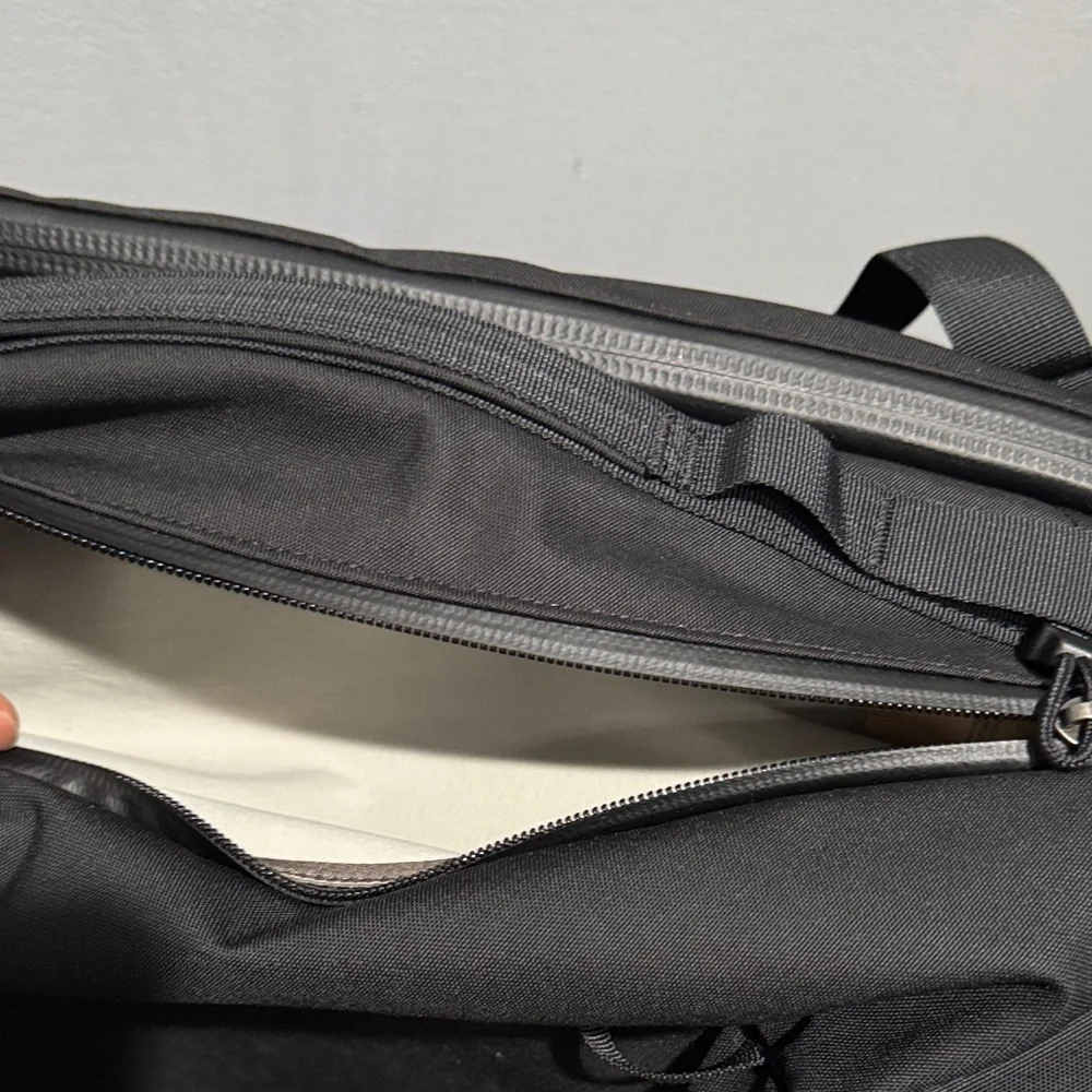 Yeti Crossroads 35L Backpack - Black - Picture 8 of 10